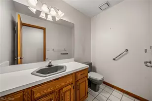2898 Oakwood Dr, Willoughby Hills, OH 44094 - Photo 17