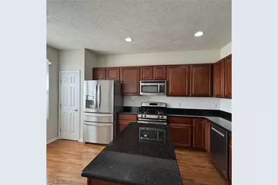 393 Caleb Drive, Akron, OH 44321 - Photo 5