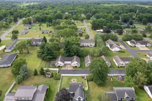 142 Carly Ct, Hartville, OH 44632 - Photo 33