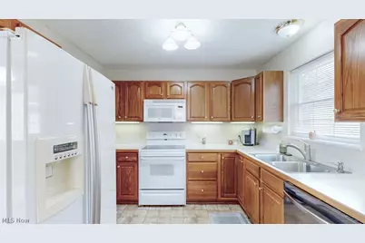 142 Carly Court, Hartville, OH 44632 - Photo 11