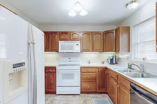 142 Carly Ct, Hartville, OH 44632 - Photo 11