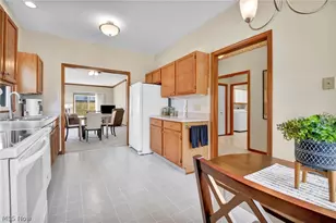 205 Village Dr, Green Hills, OH 44131 - Photo 9
