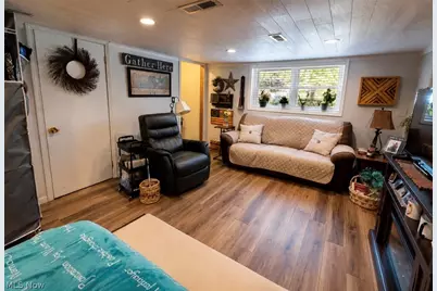 905 West Drive, Sheffield Lake, OH 44054 - Photo 17