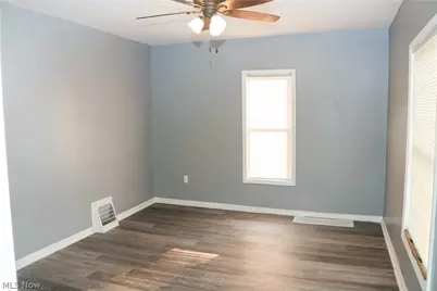 240 E Miller Avenue, Akron, OH 44301 - Photo 5