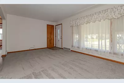 253 E 288th Street, Willowick, OH 44095 - Photo 7