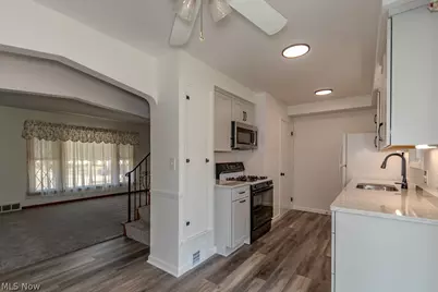 253 E 288th Street, Willowick, OH 44095 - Photo 5
