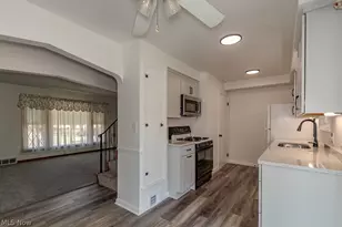 253 E 288th St, Willowick, OH 44095 - Photo 5