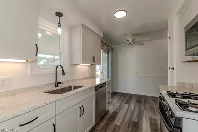 253 E 288th Street, Willowick, OH 44095 - Photo 3