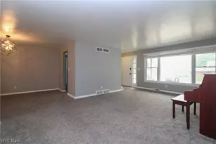 2985 Heatherbrae Dr, Youngstown, OH 44514 - Photo 3