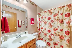 1000 Park Village Dr, Louisville, OH 44641 - Photo 21