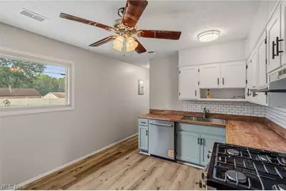 2446 Regentview Street NE, Canton, OH 44705 - Photo 9