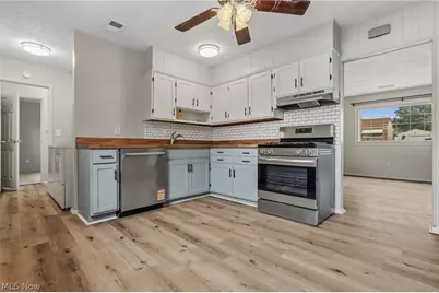 2446 Regentview Street NE, Canton, OH 44705 - Photo 7