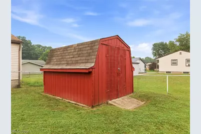 699 Saul Drive, Hubbard, OH 44425 - Photo 11