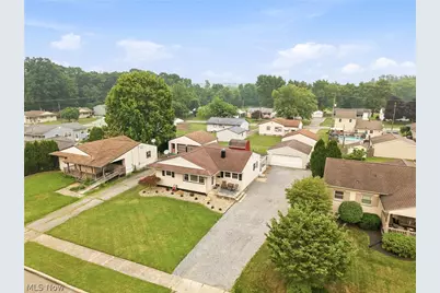 699 Saul Drive, Hubbard, OH 44425 - Photo 5