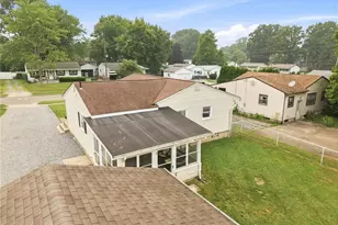 699 Saul Dr, Hubbard, OH 44425 - Photo 9