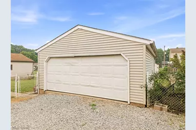 699 Saul Drive, Hubbard, OH 44425 - Photo 3