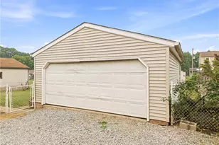 699 Saul Dr, Hubbard, OH 44425 - Photo 3