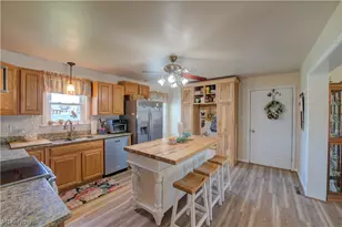 6008 Conneaut Light Dr, Vermilion, OH 44089 - Photo 9