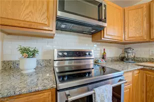6008 Conneaut Light Dr, Vermilion, OH 44089 - Photo 11