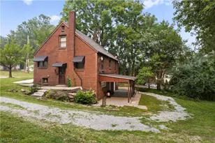 2442 Newton St, Akron, OH 44305 - Photo 5