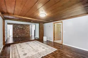 8870 N Spring Valley Park Dr, Chagrin Falls, OH 44023 - Photo 9