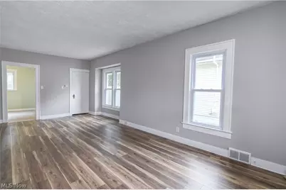 557 Wesleyan Avenue, Barberton, OH 44203 - Photo 5