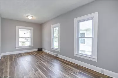 557 Wesleyan Avenue, Barberton, OH 44203 - Photo 7