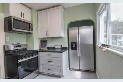 557 Wesleyan Avenue, Barberton, OH 44203 - Photo 9