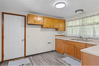 644 Irving Park Boulevard, Sheffield Lake, OH 44054 - Photo 9