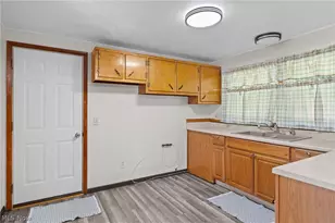 644 Irving Park Blvd, Sheffield Lake, OH 44054 - Photo 9