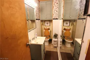 3363 Greensburg Rd, North Canton, OH 44720 - Photo 9