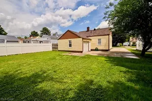 2817 Fletcher Ave NE, Canton, OH 44705 - Photo 3