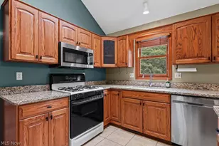 315 Valley Brook Oval, Hinckley, OH 44233 - Photo 5