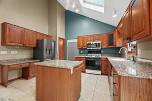 315 Valley Brook Oval, Hinckley, OH 44233 - Photo 3