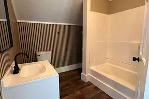 1101 Laurel Ave, Akron, OH 44307 - Photo 11