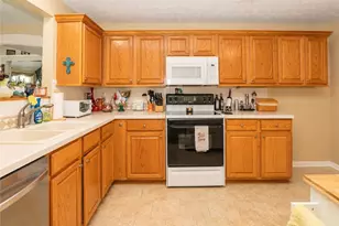 1643 Southpointe Cir NE, Canton, OH 44714 - Photo 11