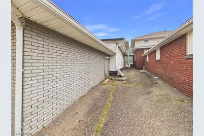 2529 Cleveland Avenue NW, Canton, OH 44709 - Photo 5