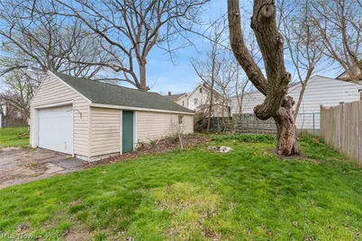 829 Indian Trail, Akron, OH 44314 - Photo 9