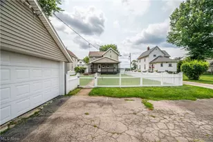 266 W Martin St, East Palestine, OH 44413 - Photo 33