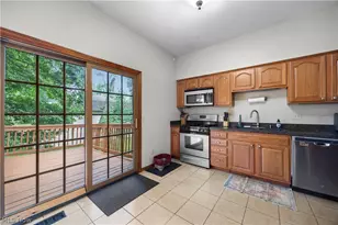 823 Willow Hollow Ct, Amherst, OH 44001 - Photo 7