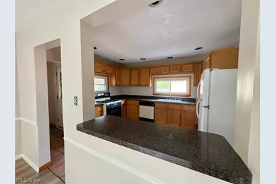 605 Sackett Avenue, Cuyahoga Falls, OH 44221 - Photo 5