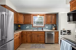 839 Delaware Ave, Elyria, OH 44035 - Photo 9
