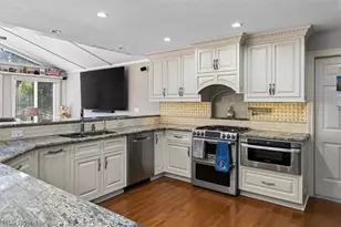 8230 Yorkshire Dr, Mentor, OH 44060 - Photo 7