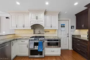 8230 Yorkshire Dr, Mentor, OH 44060 - Photo 9