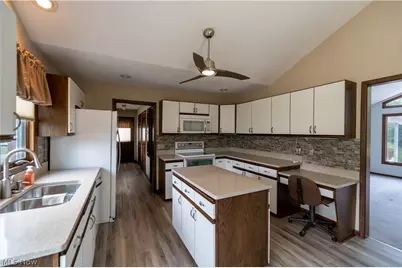 29451 Sayle Drive, Willoughby Hills, OH 44092 - Photo 9