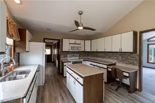 29451 Sayle Dr, Willoughby Hills, OH 44092 - Photo 9