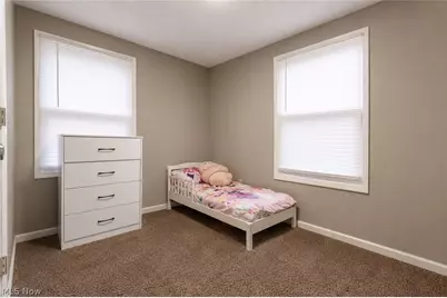 985 Bloomfield Avenue, Akron, OH 44302 - Photo 11