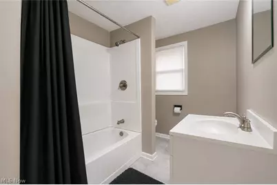 985 Bloomfield Avenue, Akron, OH 44302 - Photo 9