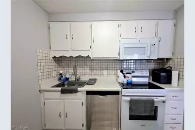 4615 Oak Hill Boulevard #208, Lorain, OH 44053 - Photo 9