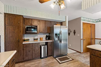 56062 Governor Drive, Bellaire, OH 43906 - Photo 9